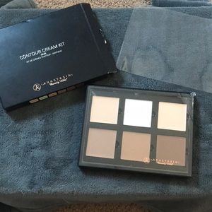 BNIB (Fair) ABH Cream Contour kit